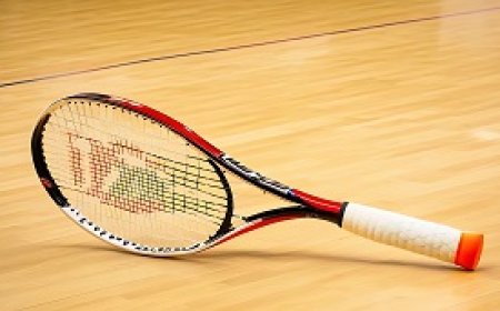 The types of rackets used in the game of squash