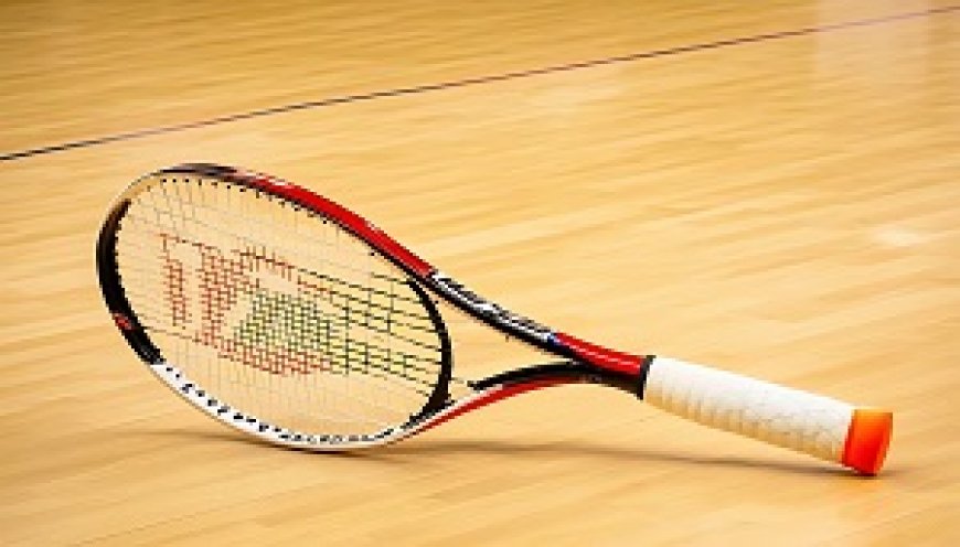 The types of rackets used in the game of squash