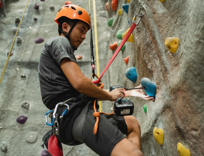 How to choose the best mountain climbing equipment?